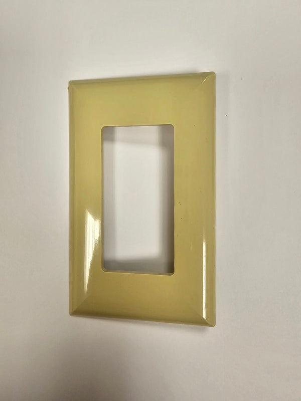 Pass & Seymour Ivory Single Gang Snap-On Wall Switch/Receptacle Plate